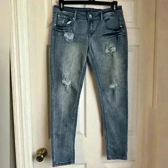 Dollhouse Jeans Distressed Ripped Bead & Crystal Embellished Light Wash size 11 - Picture 1 of 5